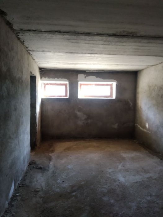 Qarshi shaxrida biznes va xizmat kòrsatishga mòljanlangan joy sotiladi