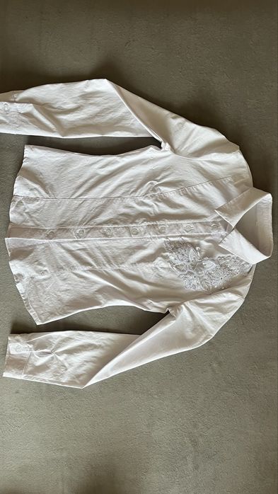 Продам школьные блузки рубашки