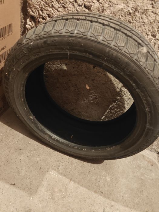 Зимна гума momo 215/45R17