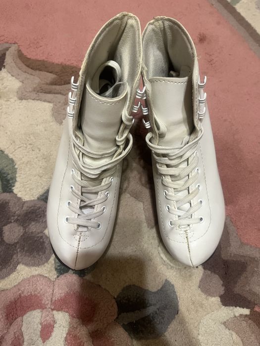 Продам коньки для девочки