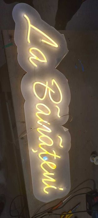 Text iluminat,colantari magazine,produse personalizate,bannere,colante