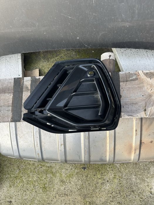 Audi Q3 19-23г Долна лява решетка към Предна броня ОЕ