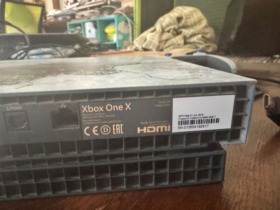 Xbox one x продавам