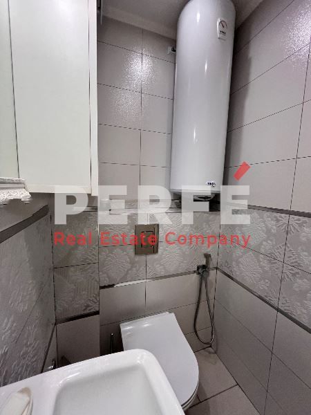 Продава се Тристаен апартамент в Бургас, Възраждане - 100 кв.м за 2300 €/кв.м - Снимка #9