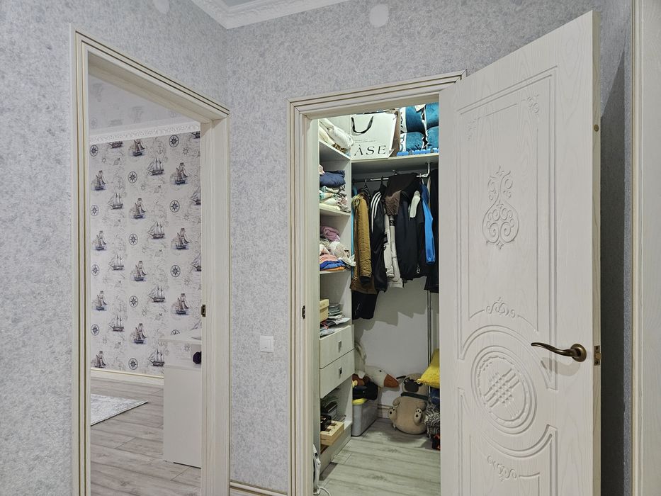 Продаётся 3х ком квартира микр Женис 100м²