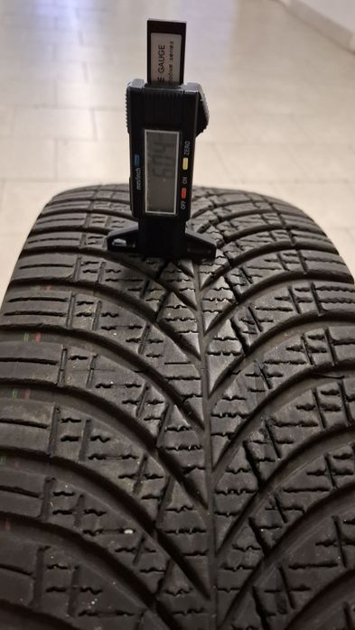 Всесезонна бусова гума  GoodYear 235 65 16С
