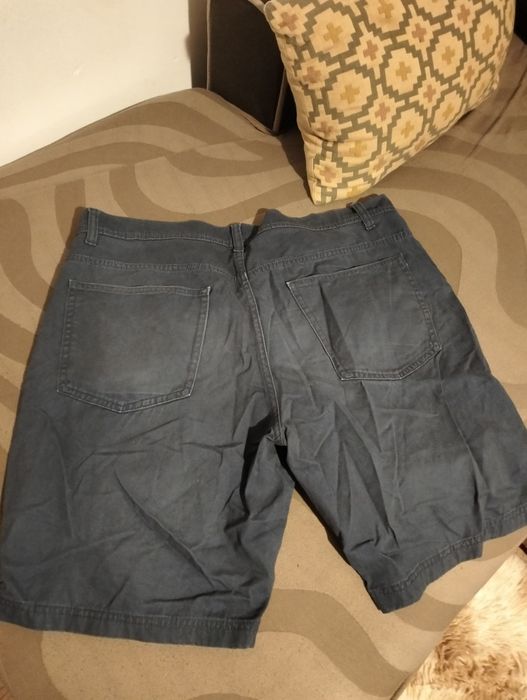 Pantaloni bărbați scurti