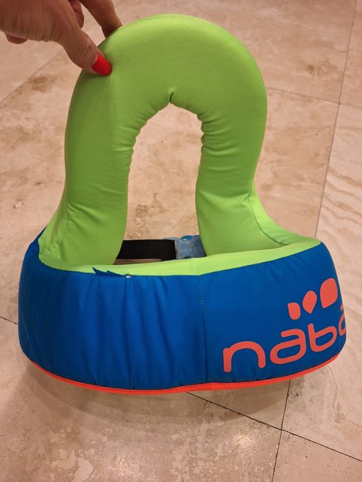 Vesta de salvare cu papuci de piscina