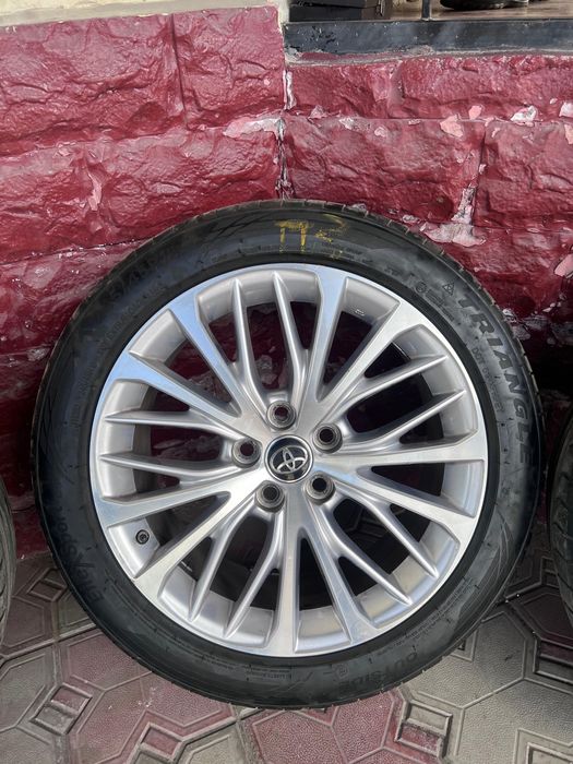 Диски с шинами от Камри 70 Luxe