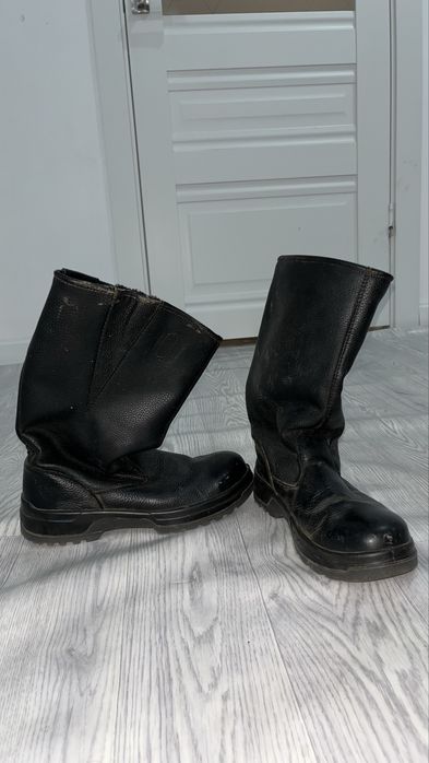 Продам зимний спец обувь 41 размер