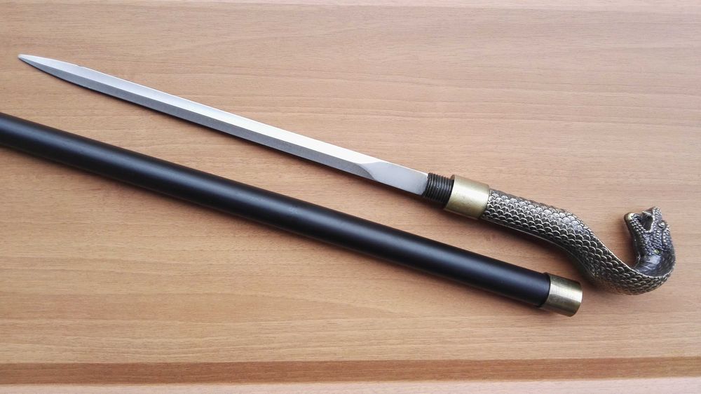 Бастун със скрито острие