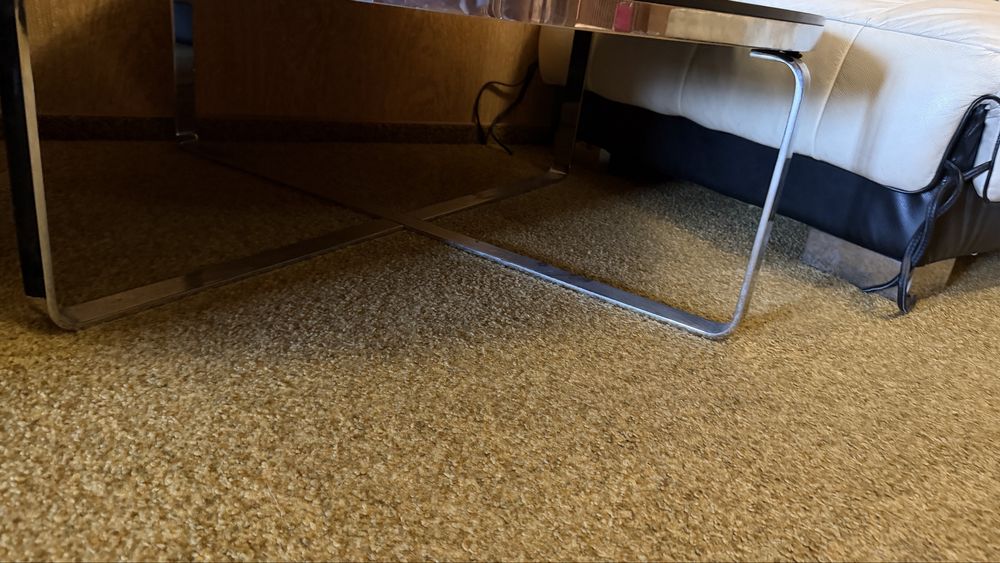 Стол круглый низкий