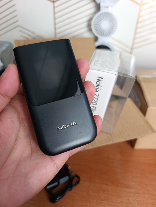 Nokia 2720 Flip раскладной телефон