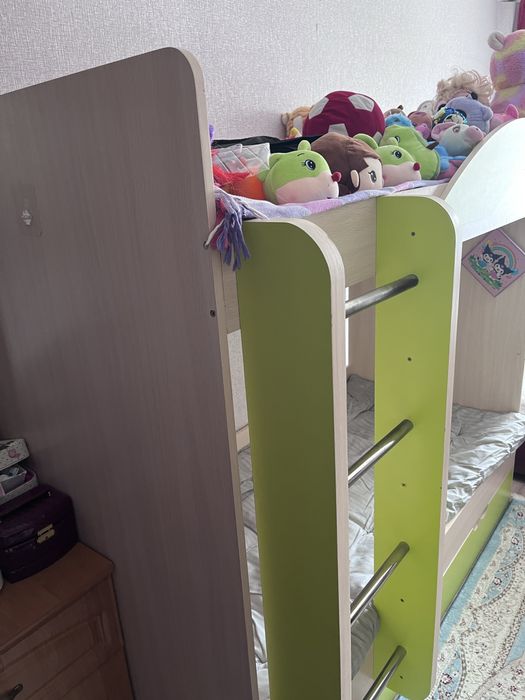 Продам кровать двухярусную