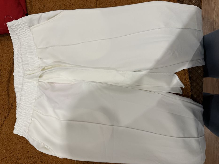 Vand pantaloni eleganti