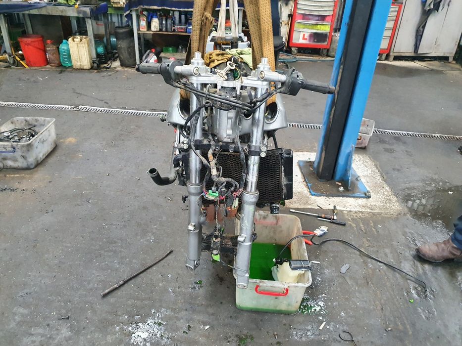 Dezmembrari Kawasaki Ninja ZX-6R (1995-2021) 0.6i 16-valve DOHC Benzi
