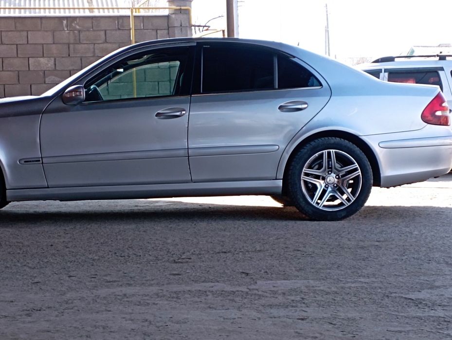 Мерседес Бенс 211Е