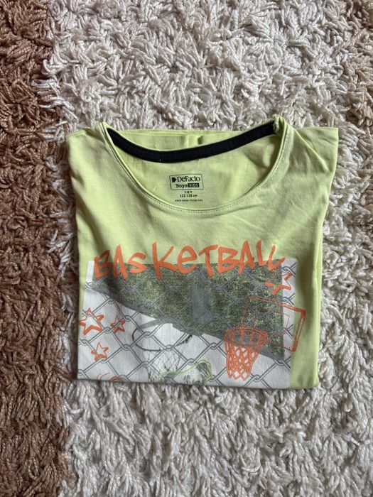 Продам детские футболки