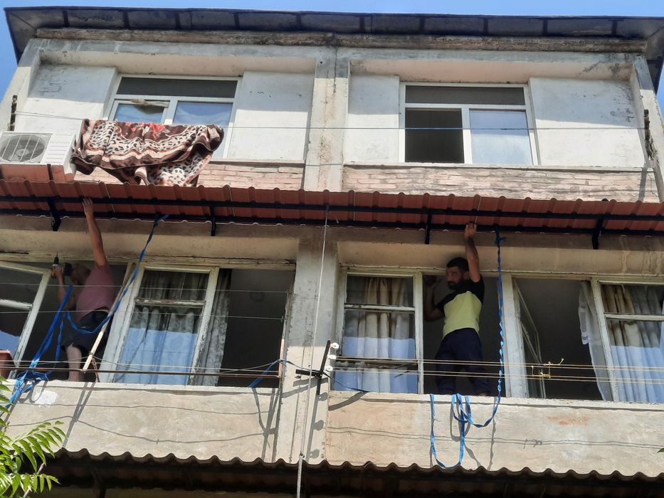 Установка  Козырьки + Белевые  роликов,  а также  РЕШЁТКИ !