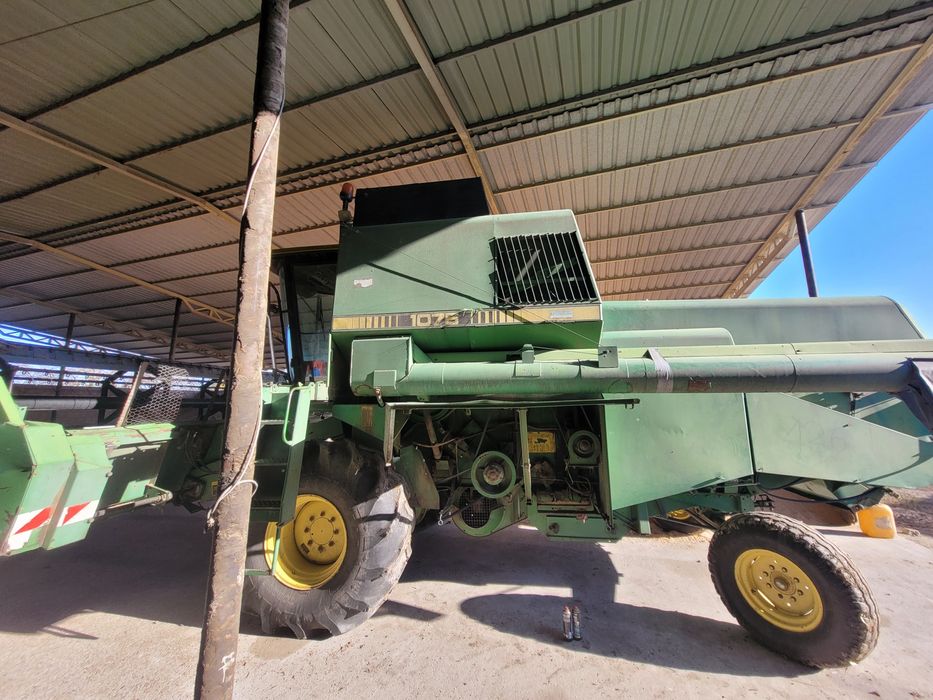 Combina John Deere 1075