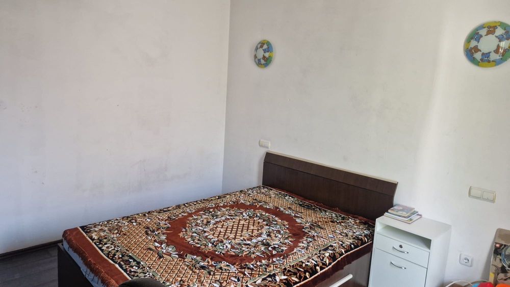 Inchiriez 2 camere decomandat, mobilat/utilat + parcare,– 375 € negociabil