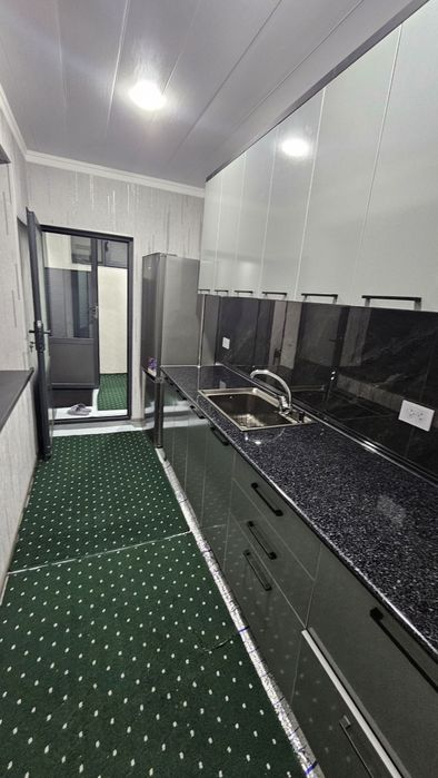 Hovli sotiladi yangi raddomni ro'parasida 6 sotix