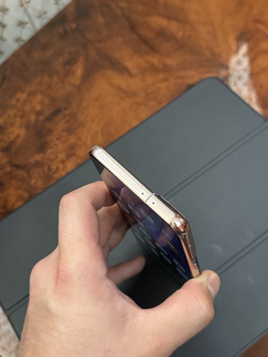 Продам Samsung S21 Plus