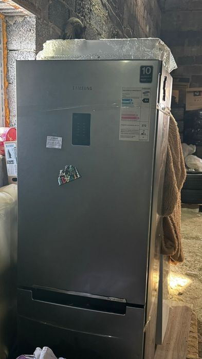Холодильник Samsung