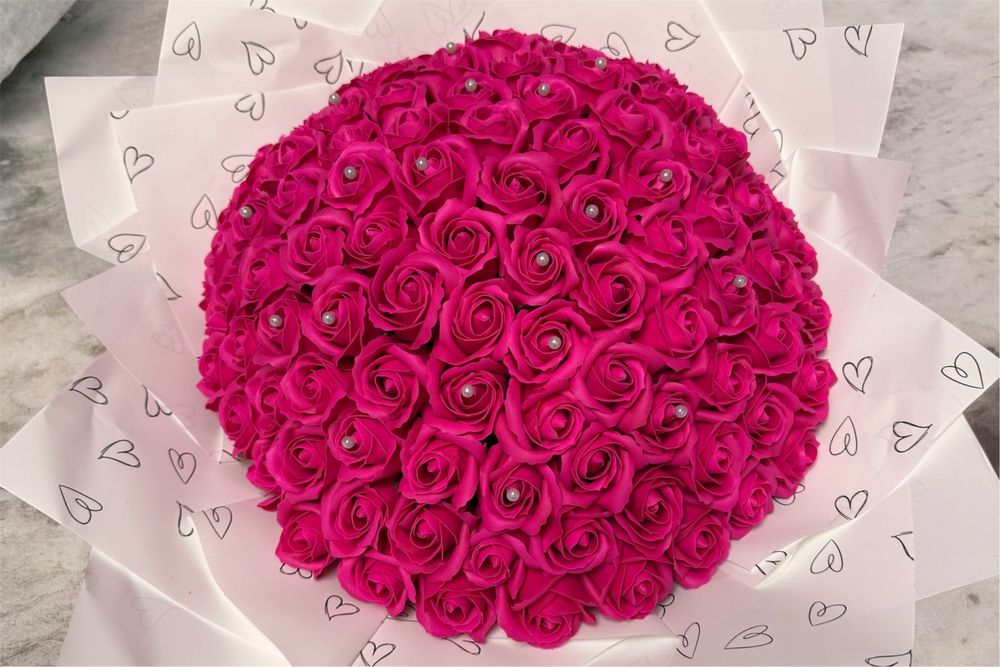 Buchet Valentine s Day cu coronita si mesaj