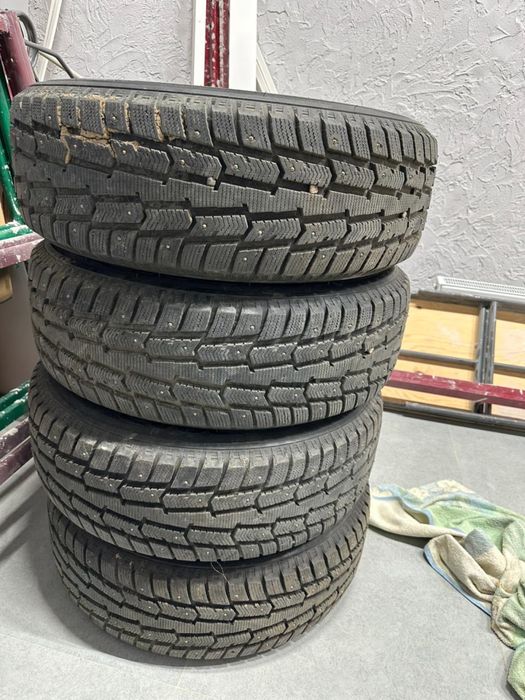 Продам зимние шины с дисками.