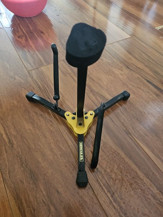 Стойка для гитары Hercules