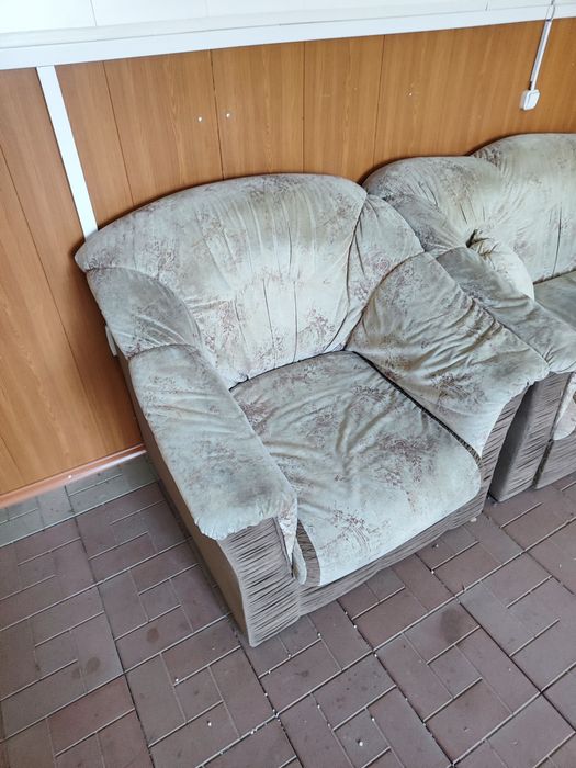 Большой диван с креслом