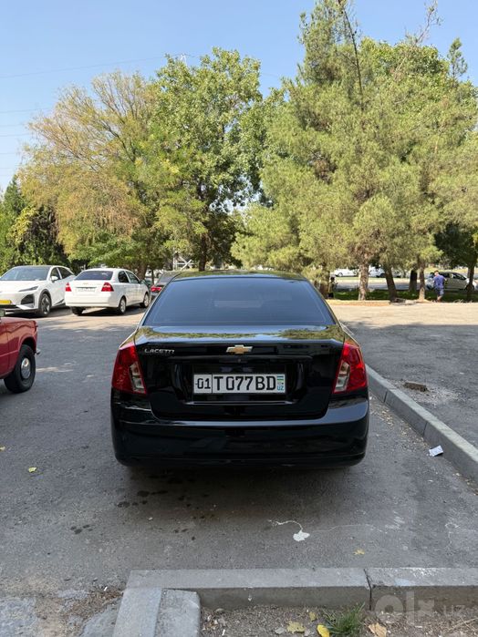 Gentra пробег 3800. Люк есть