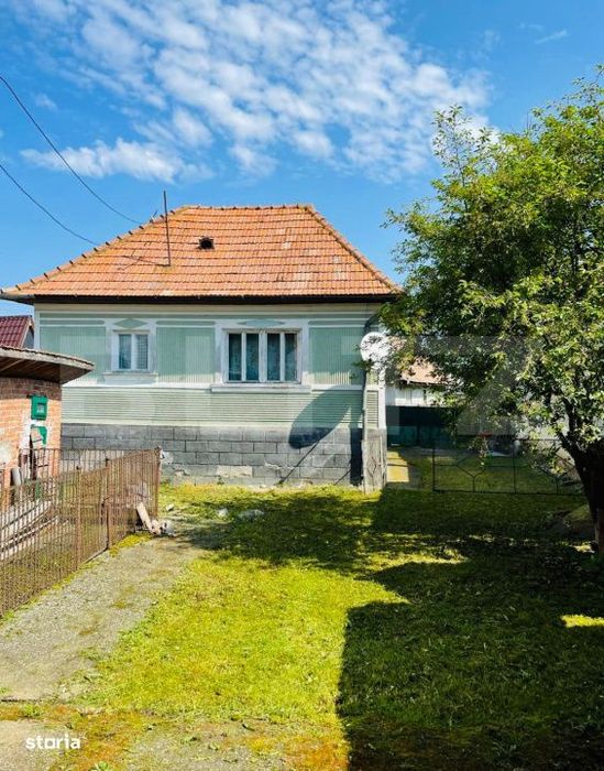 Casa cu 2 camere, 141 mp, 690 mp teren,  Petrestii de Mijloc