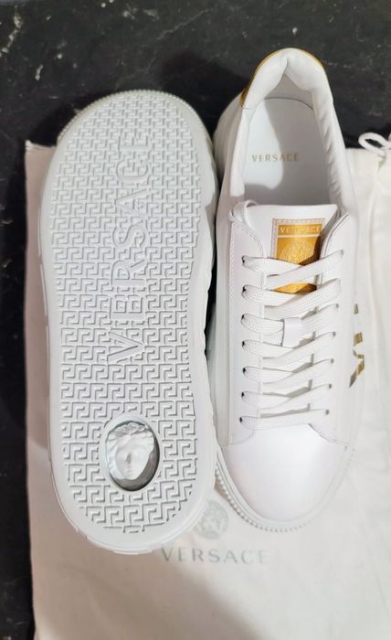 Vând adidas VERSACE originali din piele Nr. 43