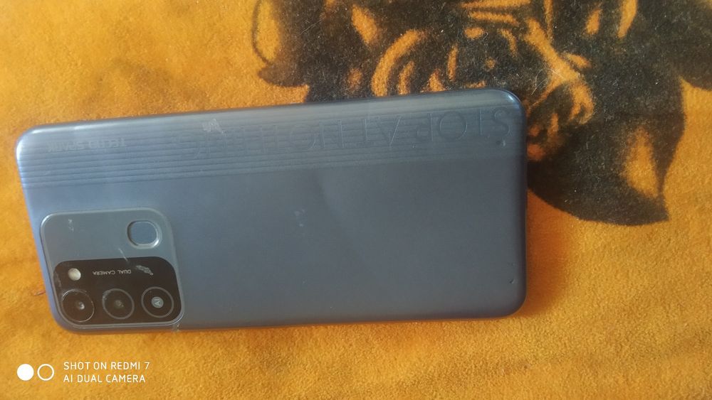 Tecno spark 8 c  памят 64 гб