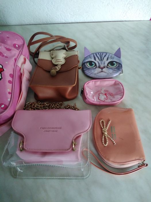 Лот от чантички и портмонета за малки госпожици