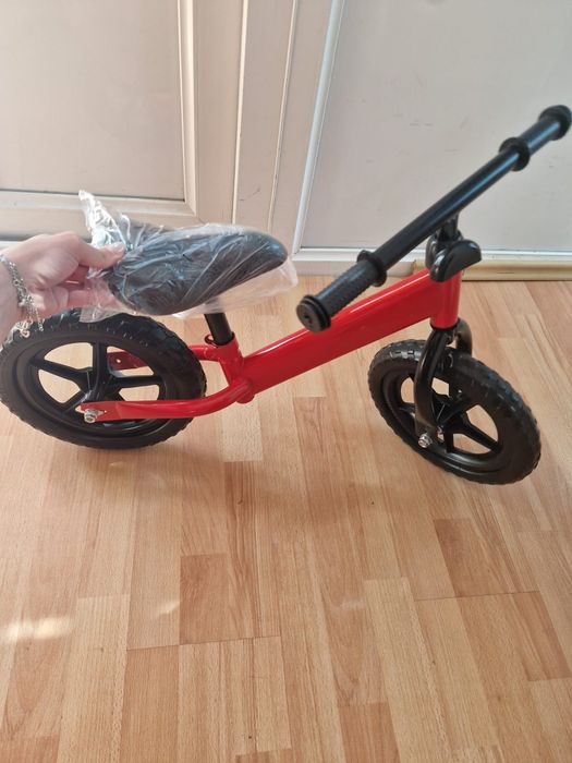 Bicicletă de echilibru copii (fără pedale) – Nouă, în cutie
