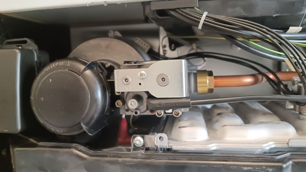 Centrala Ariston Cares Premium 24