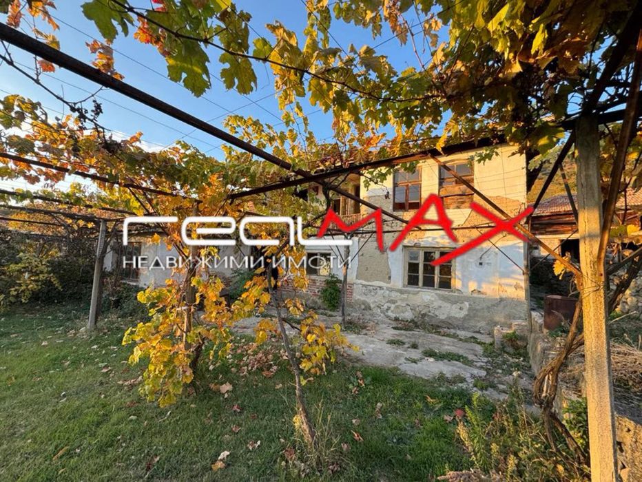 Продава къща в с. Горно Изворово