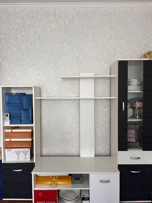 Шкаф горка в гостиную