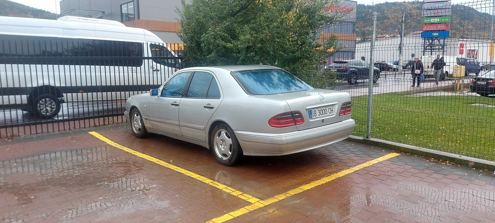 MERCEDES BENZ E 420    1996