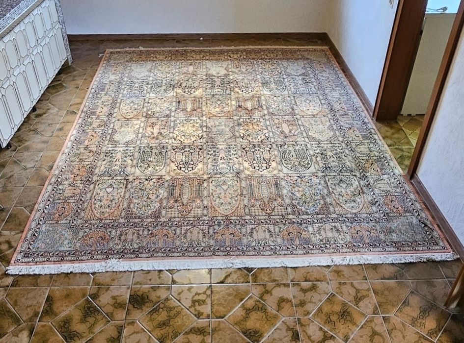 Истински ориенталски килим – естествена коприна, ръчна Изработка