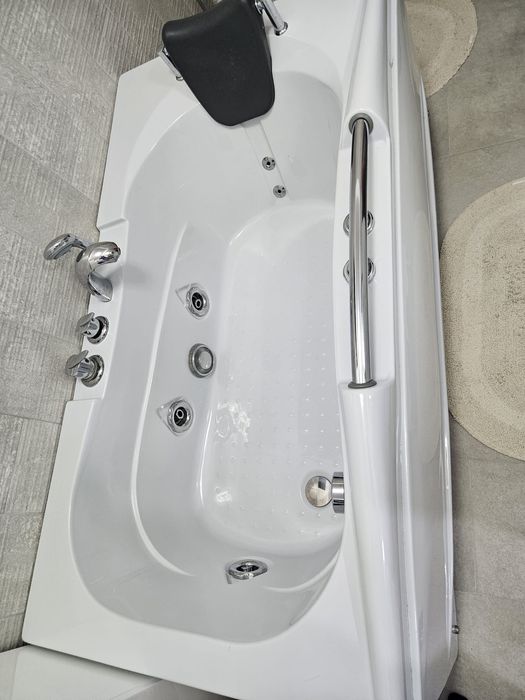 Cada hidromasaj aproape noua