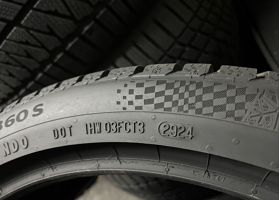 275/35/21 CONTINENTAL 24-25г., като Нови!