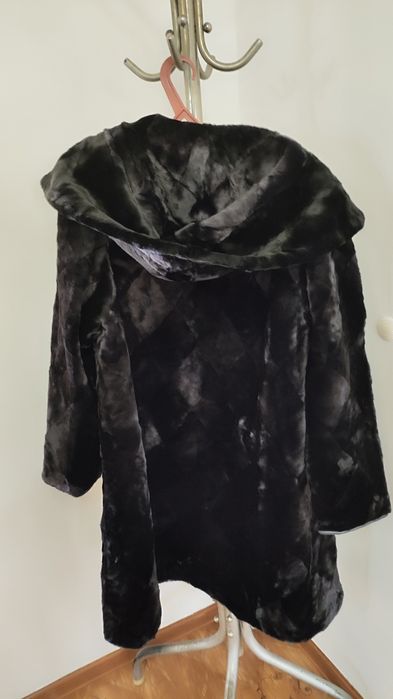 Пальто мутоновое с капюшоном (кусковое)