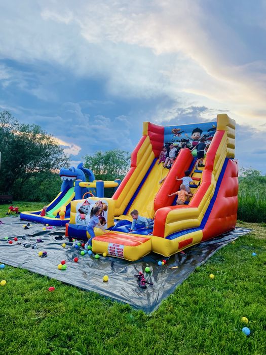 De închiriat tobogane gonflabile