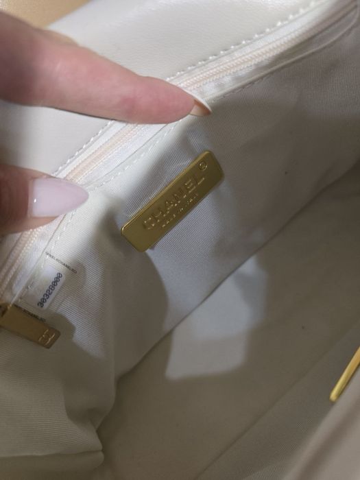 Дамска чанта Chanel flap 19 bag