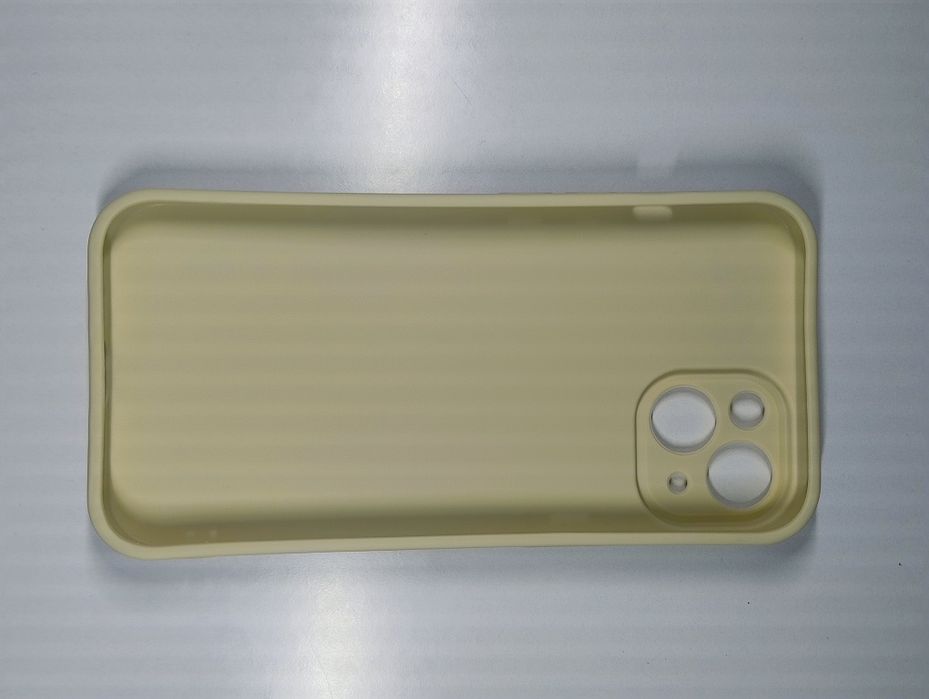 Husa crem cu model (stil marble) pentru iPhone 13