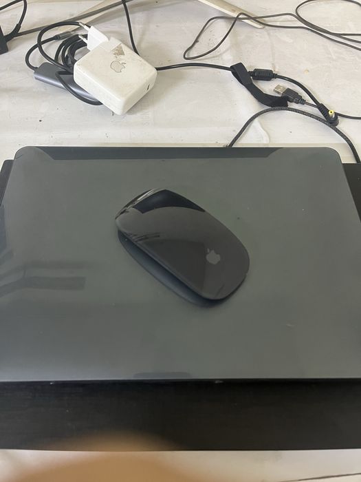 MacBook Pro 13,3 256g 2020 M1